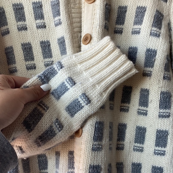 Patterned Cardigan - Picture 3 of 3